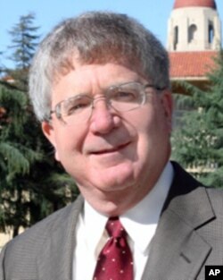 斯坦福大学宪法中心主任迈克尔•麦克康纳尔