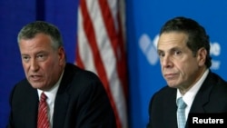 纽约市长白思豪和纽约州长科莫在记者会上谈论纽约第一个埃博拉病例(2014年10月23日)