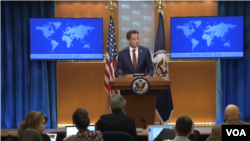 美国国务院副发言人罗伯特·帕拉迪诺在记者会上 (资料照片)