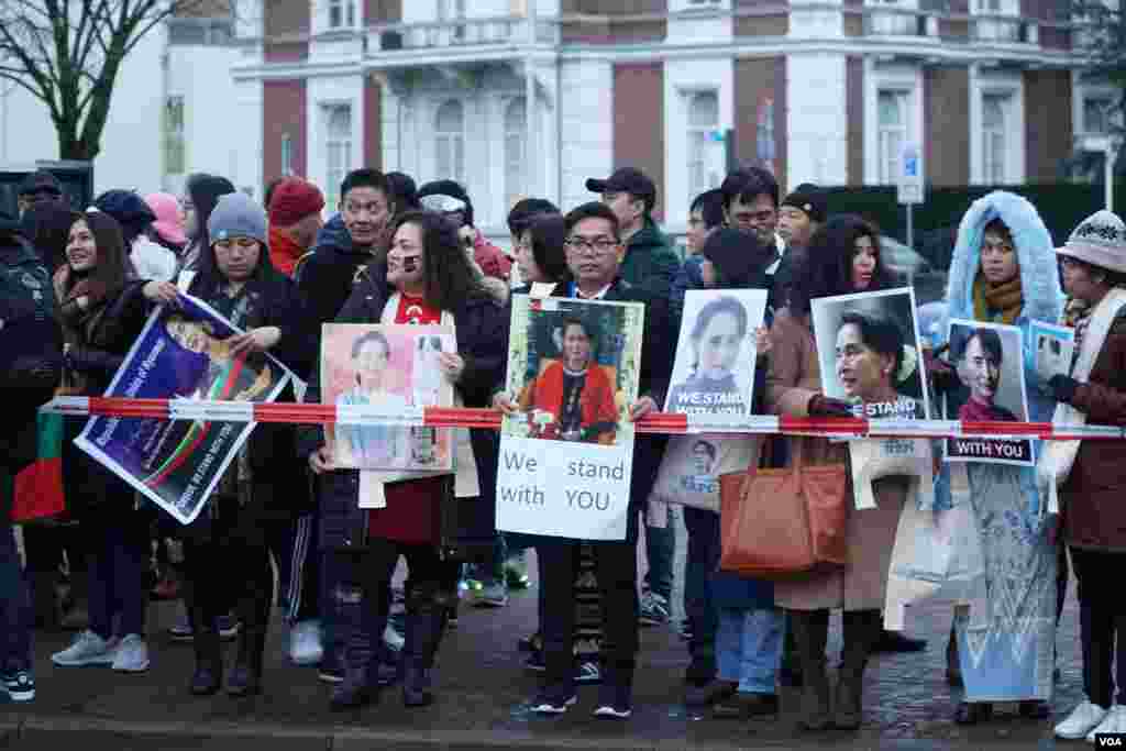 Daw Aung San Suu Kyi's supporters at ICJ