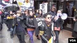2014年纽约台湾年轻人支持太阳花学运(美国之音方冰拍摄)