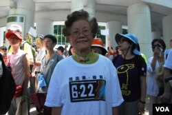 70岁的廖婆婆表示,如果真的发生占领中环行动,她会参加,不怕被拘捕(美国之音汤惠芸拍摄)