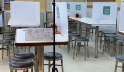 香港政府1月7日凌晨起收紧防疫措施,餐厅傍晚6时开始禁止堂食,生意大受影响 (美国之音/汤惠芸)