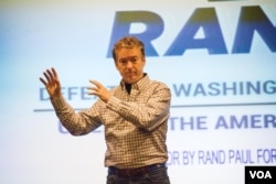 保罗参议员与支持者沟通聚焦于政府开支、司法改革等美国国内议题。(美国之音记者方正拍摄)