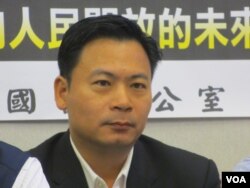 台湾执政党国民党立委吴育仁(美国之音张永泰拍摄)