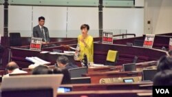 香港立法会辩论西九一地两检无约束力议案。(美国之音特约记者汤惠芸)