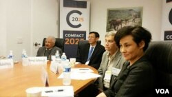 国际食物政策研究所在美国首都华盛顿发布“2025协定”,中国奥运跳水冠军高敏(右一)担任协定推广大使。(2015年11月19日 美国之音乔栈拍摄)