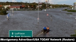 路易斯安那州境内的51号公路被艾达飓风造成的洪水淹没(2021年8月30日)