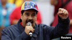 Ông Maduro nói rằng bất cứ chủ công ty nào cho nhà máy của họ ngưng hoạt động phải "rời khỏi nước", hoặc “phải cho tay vào còng và đưa vào trại cải tạo”.