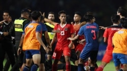 SEA Games ဘောလုံးဗိုလ်လုပွဲမှာ ခိုက်ရန်ဖြစ်ပွား
 SEA Games ဘောလုံးဗိုလ်လုပွဲမှာ ခိုက်ရန်ဖြစ်ပွား