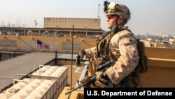 美国海军陆战队守卫美国驻巴格达大使馆(美国海军陆战队2020年1月3日照片)