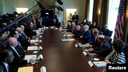 美国总统川普在白宫召开内阁会议。(2018年4月9日)