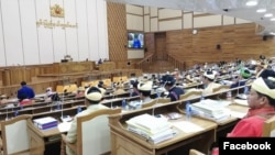 ရှမ်းပြည်နယ်လွှတ်တော် အစည်းအဝေးကျင်းပနေစဉ် (ဓါတ်ပုံ- ရွှေတြိဂံဒေသ သတင်းလွှာ)