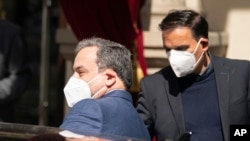 伊朗首席谈判代表阿拉格希(Abbas Araqchi)4月9日在维也纳出席伊朗核问题的闭门会谈。