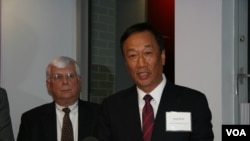 鸿海-富士康集团总裁郭台铭宣布宾州投资计划(美国之音 钟辰芳)