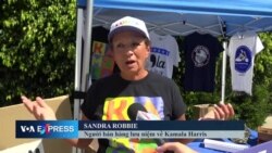 Nỗ lực hạ nhiệt chính trị từ 2 quầy hàng cạnh tranh đồ lưu niệm về Trump và Harris  Nỗ lực hạ nhiệt chính trị từ 2 quầy hàng cạnh tranh đồ lưu niệm về Trump và Harris