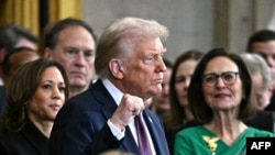 美国总统特朗普在华盛顿美国国会大厦圆形大厅举行的就职典礼上。(2025年1月20日)