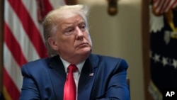 特朗普总统在白宫举行有关电子烟问题的会议上(2019年11月22日)