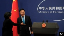 中国外交部发言人赵立坚在每日简报会上讲话。(2020年2月24日)