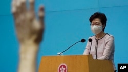 香港特首林郑月娥在记者会上答记者问。(2020年9月8日)