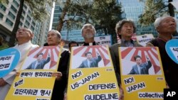 抗议者在首尔集会抗议日本首相安倍晋三在美国国会的演说。(2015年4月30日)