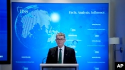 英国军情6处(MI6)处长理查德∙摩尔(Richard Moor)2021年11月30日在伦敦的国际战略研究学院发表首次公开讲话,指出中国、俄罗斯和伊朗是英国面临的三大威胁。-美联社资料照。