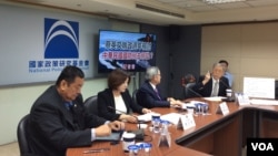 2017年5月15日台湾国家政策基金会国家安全组记者会,正在发言者为前立委帅化民 (美国之音记者申华 拍摄)