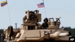 美国M1A2坦克参与部队演习(资料照)
