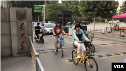 资料照:山东大学的一个校门 (美国之音叶兵拍摄)