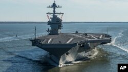 福特号在维吉尼亚州纽波特纽斯即将进行首次下水试航时的照片(美国海军提供)