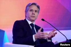 美国国务卿布林肯在新德里举行的四方外长会议上讲话。(2023年3月3日)