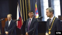 藏人行政中央司政洛桑森格和布拉格市长会面。(2019年3月6日)