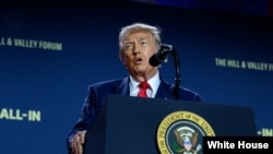资料照片:美国总统特朗普在华盛顿举行的白宫人工智能峰会上发表讲话。（2025年7月23日）