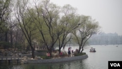 笼罩在雾霾当中的柳桥映月景区 (曾谙 摄于 2016年3月21日)