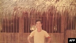 Bác sỹ Nguyễn Đức Chấn ở trại đường bộ Phnom-Samet