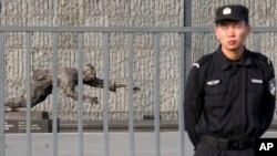 中国首次国祭日前,南京大屠杀纪念馆加强了保安。