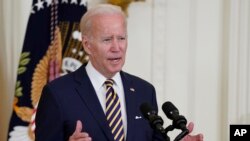 Presiden AS Joe Biden dijadwalkan mengumumkan rencana bantuan untuk membayar utang mahasiswa, di Gedung Putih, hari Rabu (24/8).