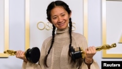 华人导演赵婷获得奥斯卡最佳导演奖(2021年4月25)。