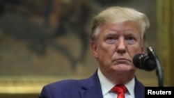 美国总统特朗普2019年10月9日在白宫对记者讲话。