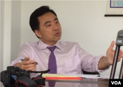 高光俊，纽约移民律师 （美国之音方冰拍摄）