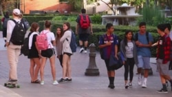 美国万花筒:美国大学生如何防范校园暴力问题;奔驰联手施瓦辛格展示新车;节日过后的瘦身良方 美国万花筒:美国大学生如何防范校园暴力问题;奔驰联手施瓦辛格展示新车;节日过后的瘦身良方