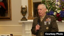 马蒂斯上将2013年4月4日出席退役招待会 (美国海军陆战队照片)