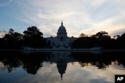 美国中期选举后第一个黎明,美国国会大厦。