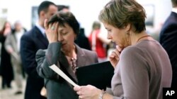 Nhiều kinh tế gia tiên đoán tỷ lệ thất nghiệp của Mỹ sẽ giữ nguyên ở mức 7,7 phần trăm. (AP Photo/Michael Dwyer)