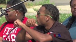 美国快餐业雇员罢工,要求提高工资 美国快餐业雇员罢工,要求提高工资