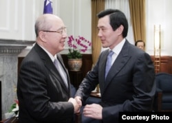 马英九(右)会见国民党荣誉主席吴伯雄 (图片来源:台湾总统府)