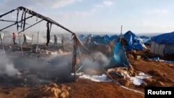 Lều của người tị nạn bị đốt cháy ở Sarmada, tỉnh Idlib, Syria. Ảnh chụp từ video ngày 6/5/2016.
