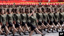 朝鲜庆祝建国70周年,阅兵中无洲际导弹(15图)