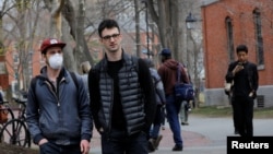 哈佛大学要求学生春假后不要回校园。(2020年3月10日)