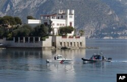 2019年3月24日,警察船在法国南部度假小镇滨海博利厄附近巡逻,警察船和警察潜水员保护该地区,习近平将在此过夜。